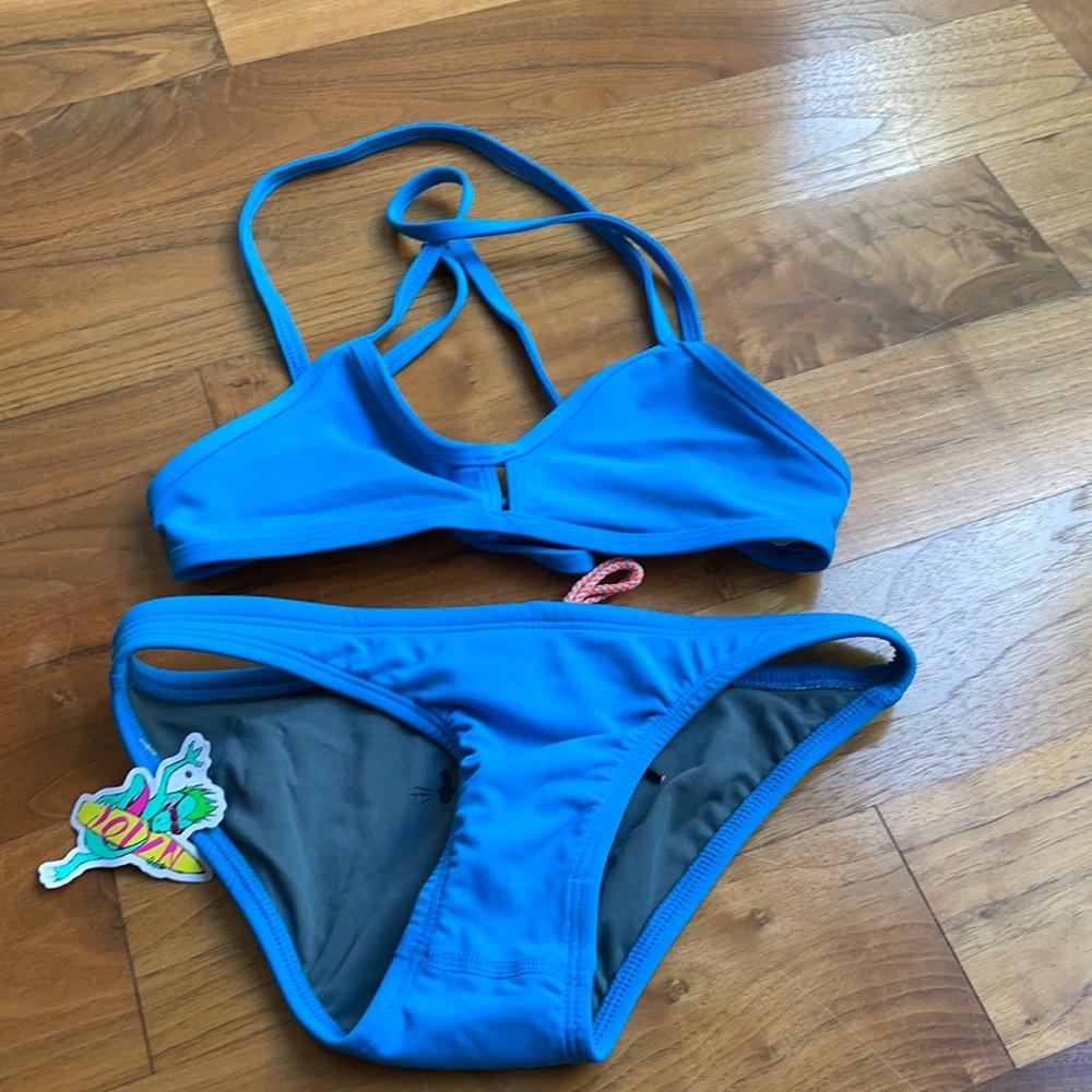 Jolyn Bikini Set Vent Top/Bali Bottom